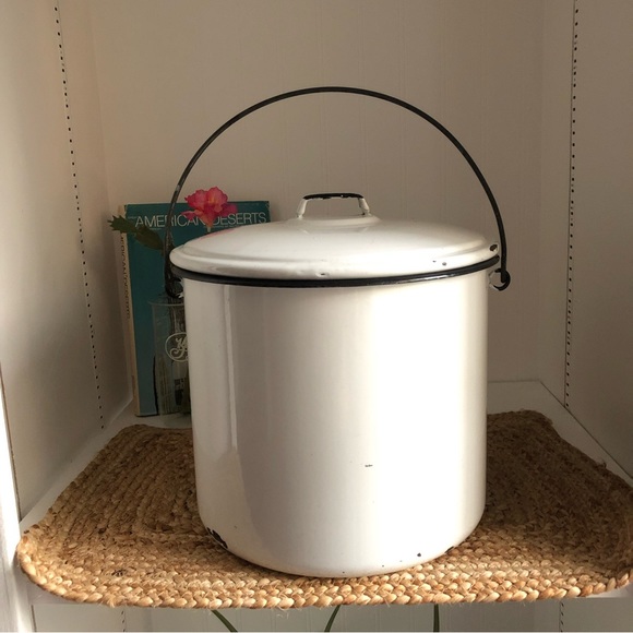 Vintage > Farmhouse White Enamel Stock Pot 8 qt - Picture 2 of 11